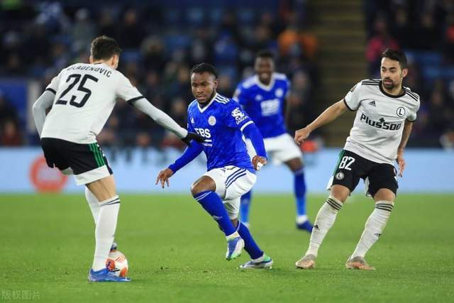 王哲林8分上海力克江苏获首胜 崔晓龙空砍24分