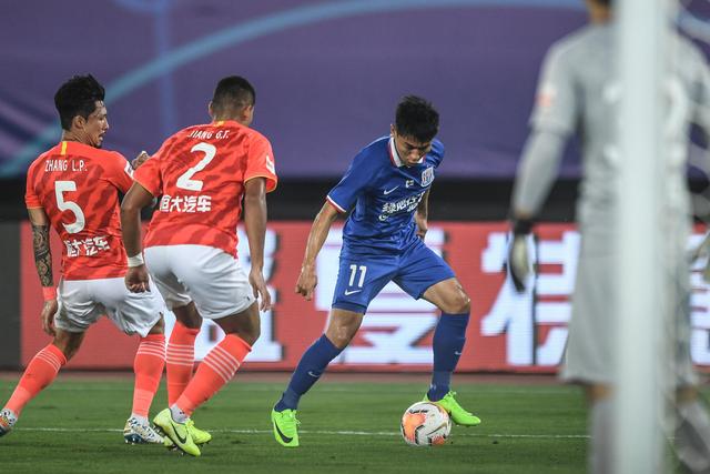 郭艾伦爆砍32分6记三分破纪录 广州大胜吉林